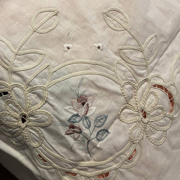 Vintage Madeira Embroidered Cutwork Linen Lace Fabric 87 x 89 - Picture 6 of 6